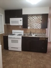 2457 Shannon Ave in Jennings, MO - Foto de edificio - Building Photo