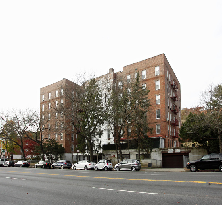 6255 Broadway in Bronx, NY - Foto de edificio