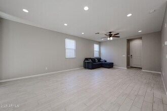 3813 E Branham Ln in Phoenix, AZ - Foto de edificio - Building Photo