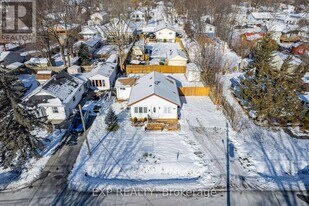 230 Pine Beach Dr in Georgina, ON - Building Photo