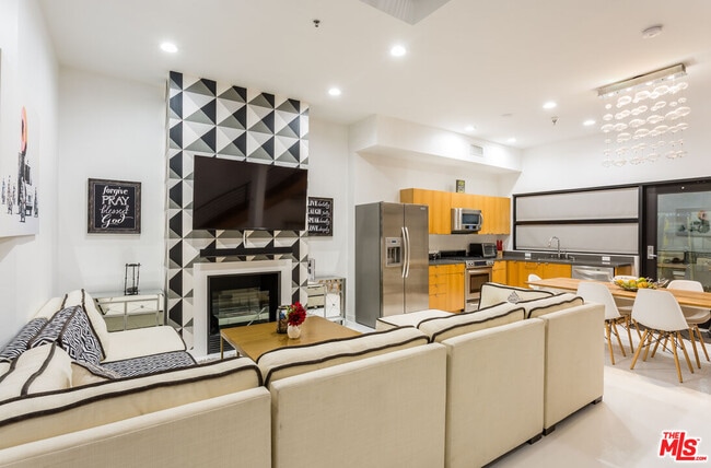 815 Hampton Dr in Los Angeles, CA - Building Photo - Building Photo