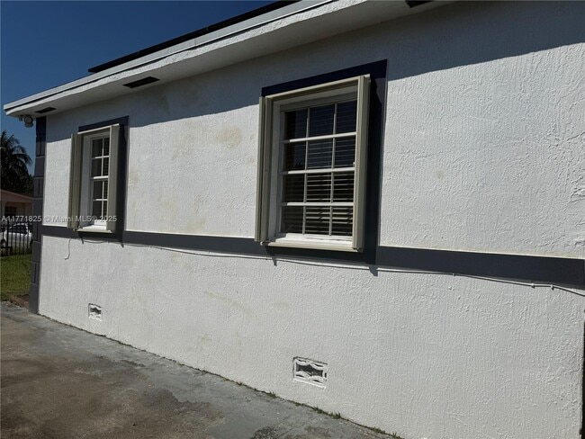 421 NW 148th St in Miami, FL - Building Photo - Building Photo