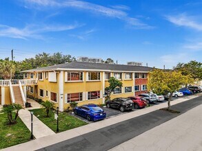5840 NE 22nd Way in Fort Lauderdale, FL - Building Photo - Building Photo