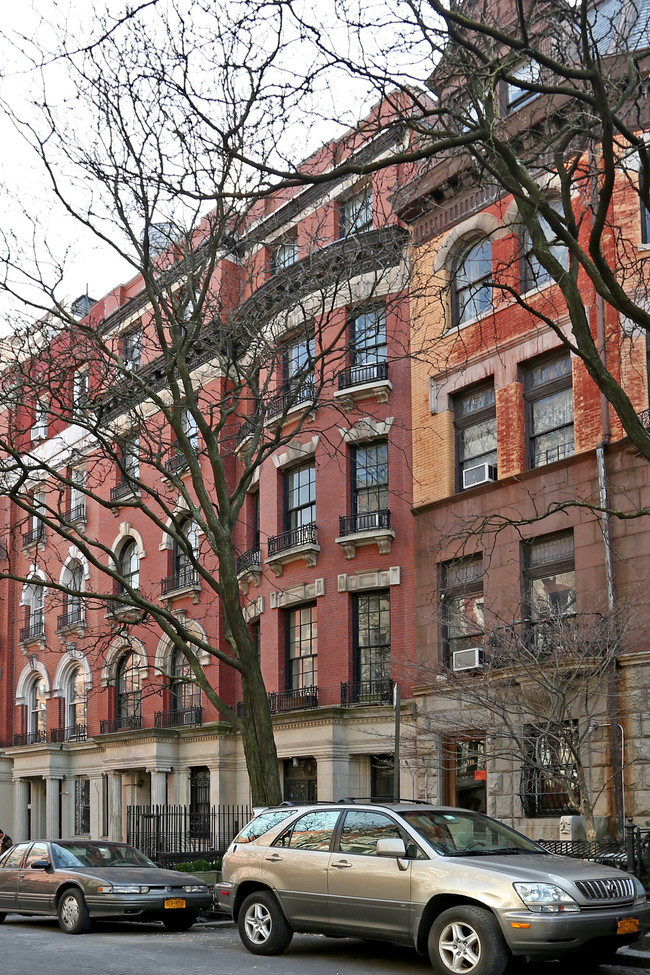 308 W 107th St in New York, NY - Foto de edificio - Building Photo