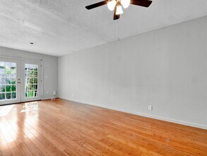 7011 Whispering Oaks Dr in Austin, TX - Building Photo - Building Photo
