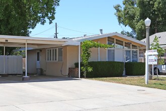 515-527 N Encina St in Visalia, CA - Building Photo - Building Photo