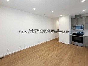 1325 Russell Way in Hayward, CA - Building Photo - Building Photo