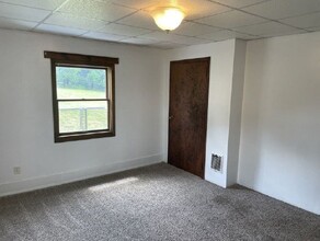 8 Spring St, Unit Apt 2 in New Castle, PA - Foto de edificio - Building Photo