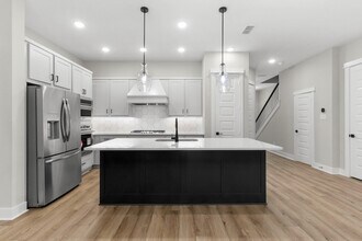 16030 Mason Run Dr in Houston, TX - Building Photo - Building Photo