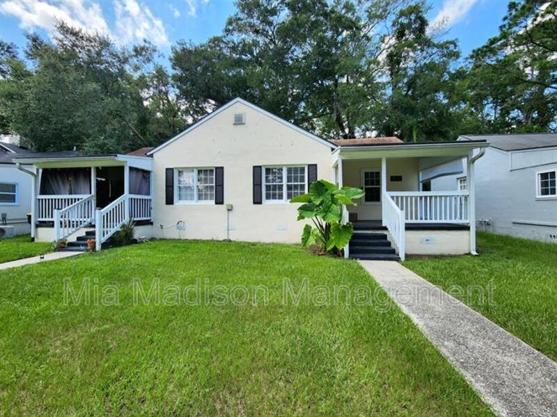 131 Hibiscus Ave in Savannah, GA - Building Photo