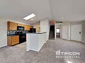 5661 Buttercup Way in Indianapolis, IN - Foto de edificio - Building Photo