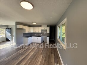 105 Sycamore St in Dunn, NC - Building Photo - Building Photo