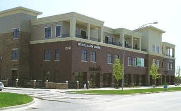 The Plaza at Jordan Creek Crossing in West Des Moines, IA - Building Photo - Building Photo