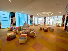 700 NE 26th Ter, Unit 1205 in Miami, FL - Foto de edificio - Building Photo