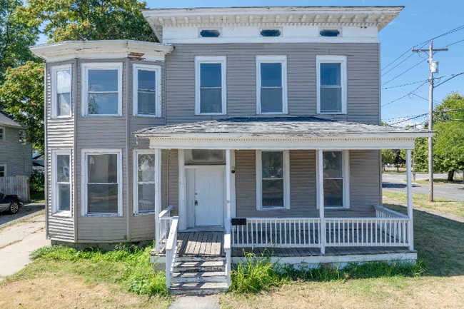 42 E Cayuga St in Oswego, NY - Building Photo - Building Photo