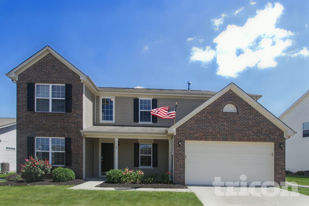 749 Mozart Dr in Greenfield, IN - Building Photo