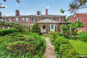 16 Randolph Terrace in Fair Lawn, NJ - Building Photo