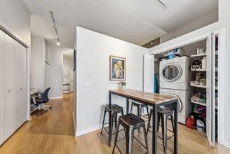 860 W Blackhawk St, Unit 304 in Chicago, IL - Foto de edificio - Building Photo