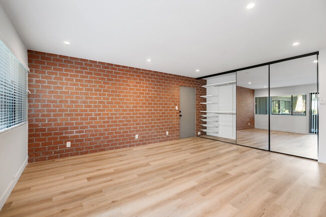 Hollywood Biltmore in Hollywood, CA - Foto de edificio - Building Photo