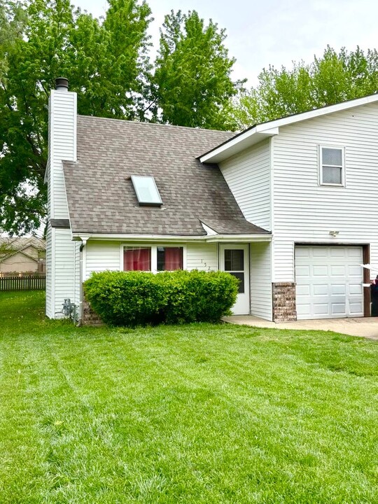 1400-1528 La Chateau Dr in Liberty, MO - Building Photo
