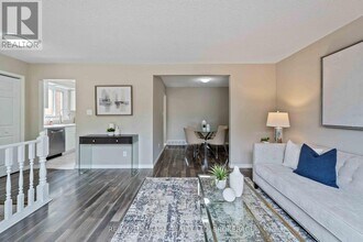 8299 Mundare Crescent in Niagara Falls, ON - Building Photo - Building Photo