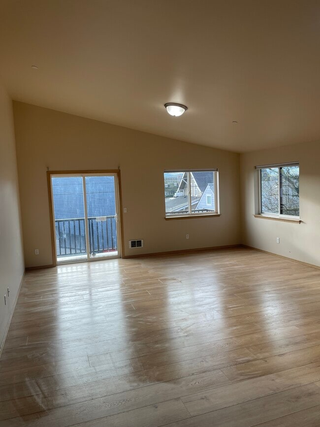 3010 Everett Ave, Unit B in Everett, WA - Foto de edificio - Building Photo