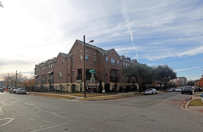 Hartford Townhomes Phase II in Dallas, TX - Foto de edificio - Building Photo