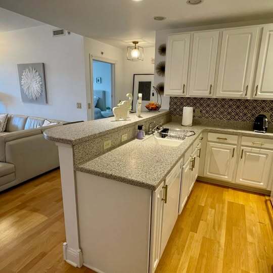 360 W Washington Ave, Unit 1014 in Madison, WI - Foto de edificio - Building Photo