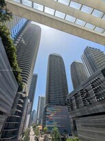 55 SW 9th St in Miami, FL - Building Photo