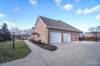 7126 Walnut Creek Dr in Hamilton, OH - Building Photo - Building Photo