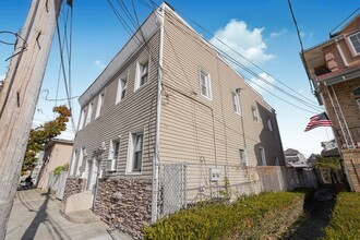 7 Doty Ave in Staten Island, NY - Building Photo - Building Photo