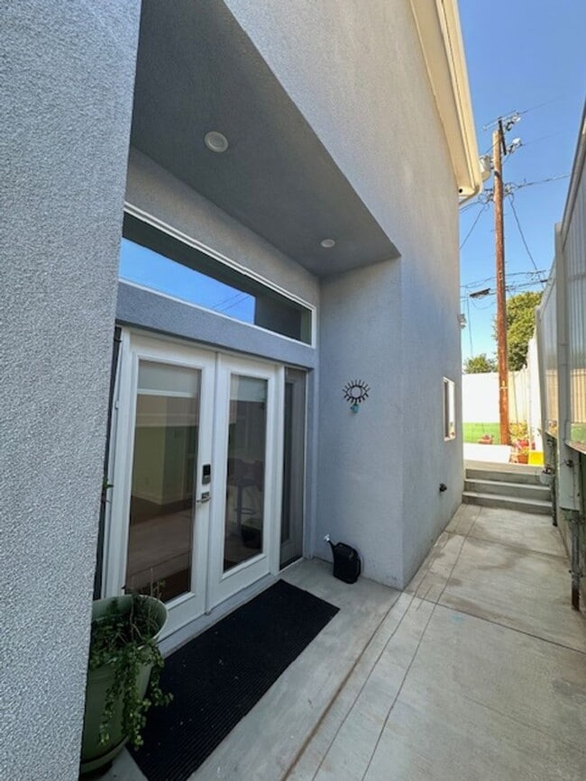 10939 Whitaker Ave in Los Angeles, CA - Building Photo - Building Photo