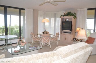 11030 Gulf Shore Dr in Naples, FL - Building Photo - Building Photo