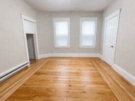 7 Vinson St in Worcester, MA - Building Photo