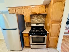 235-12 147th Dr in Queens, NY - Building Photo - Building Photo