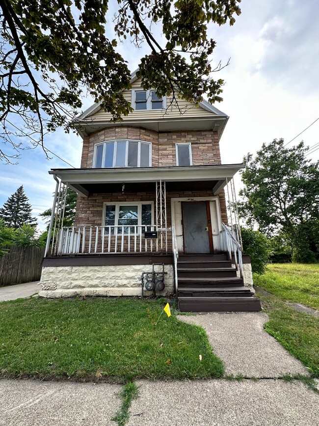 82 Swinburne St in Buffalo, NY - Building Photo - Building Photo