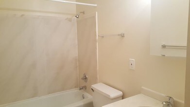 715 Greenwood St-Unit -E in Fort Walton Beach, FL - Building Photo - Building Photo
