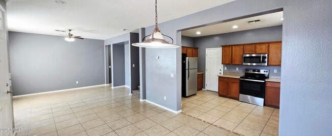 587 S Buena Vista Ct in Gilbert, AZ - Building Photo - Building Photo