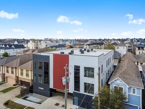 Larkin Place in Houston, TX - Building Photo - Building Photo