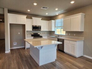 2145 Longmire Loop in Roseville, CA - Building Photo - Building Photo