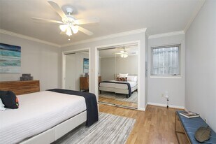 1307 Welch St in Houston, TX - Building Photo