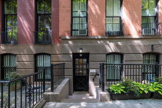 71 Charles St in New York, NY - Building Photo - Building Photo