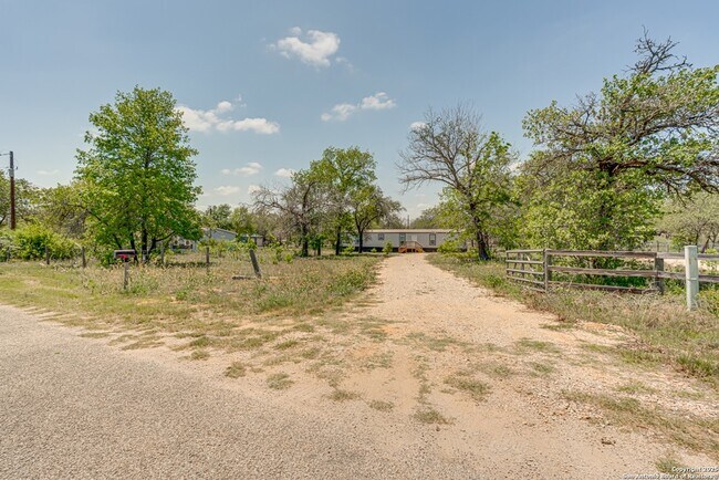 71 Spanish Oak Rd in Somerset, TX - Building Photo - Building Photo