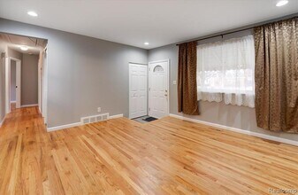 32536 Warner Dr in Warren, MI - Building Photo - Building Photo