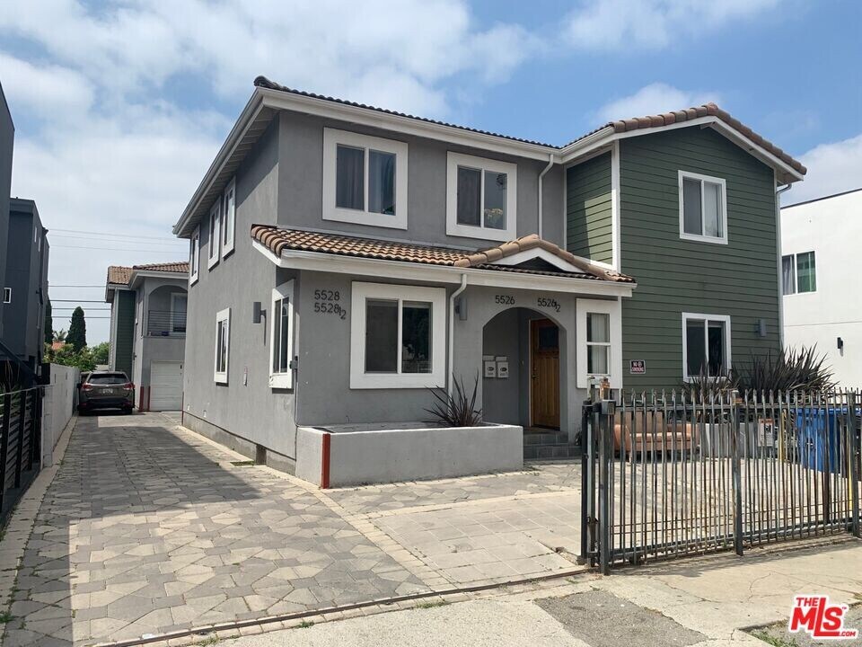 5526 Barton Ave in Los Angeles, CA - Building Photo