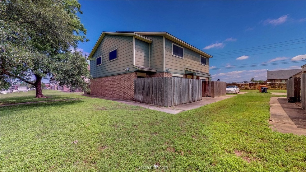 2807 Longmire Dr in College Station, TX - Building Photo
