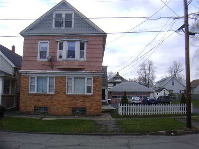 126 Center Ave in North Tonawanda, NY - Building Photo