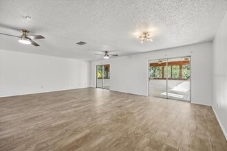 10325 Marco Polo Dr in Orlando, FL - Building Photo - Building Photo