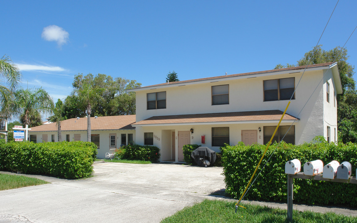 1959 SE 3rd St in Deerfield Beach, FL - Building Photo