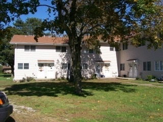 150 S Lakeside Dr in North East, PA - Building Photo